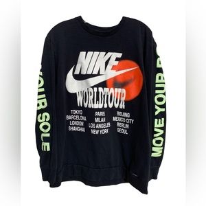 Final Price Nike World Tour Long Sleeve T-shirt